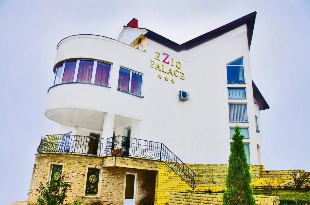 Hotel Ezio キシナウ エクステリア 写真