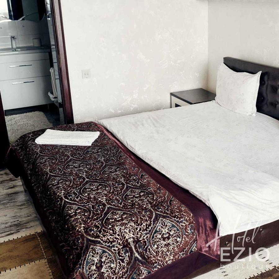 Hotel Ezio キシナウ エクステリア 写真