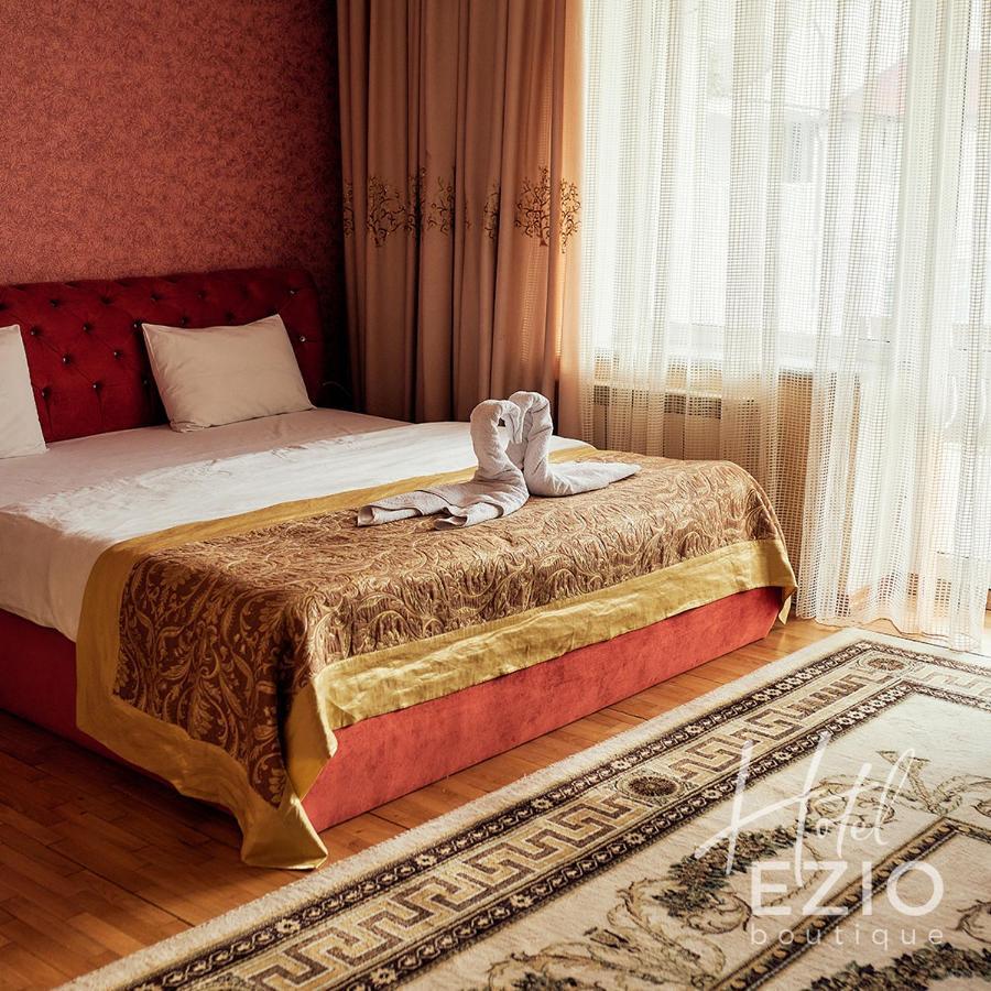 Hotel Ezio キシナウ エクステリア 写真