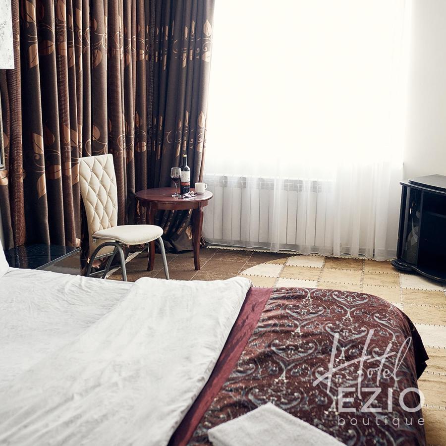 Hotel Ezio キシナウ エクステリア 写真
