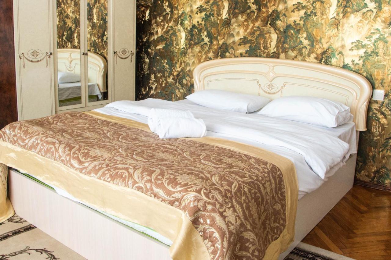 Hotel Ezio Codru エクステリア 写真
