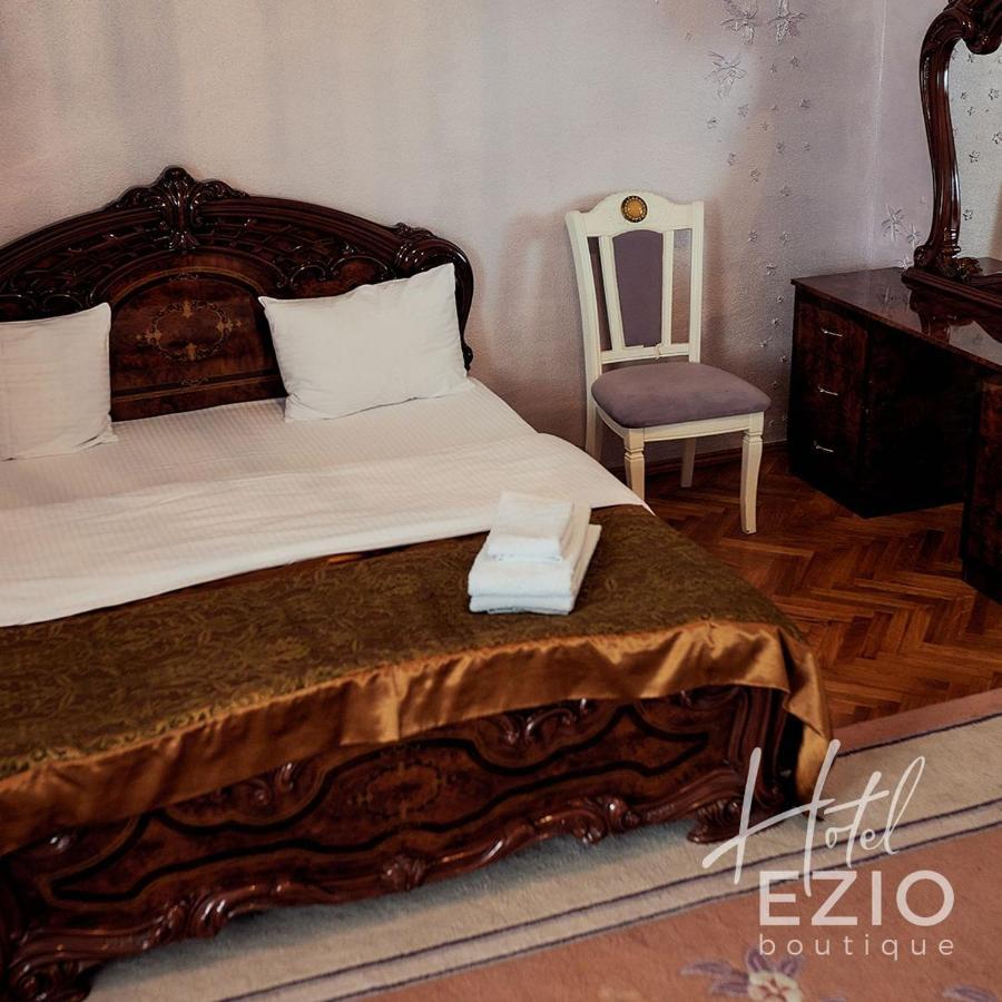 Hotel Ezio キシナウ エクステリア 写真