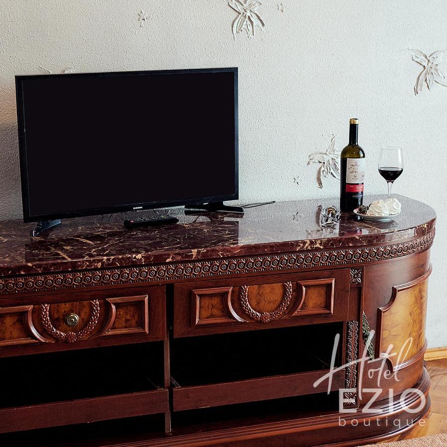 Hotel Ezio キシナウ エクステリア 写真
