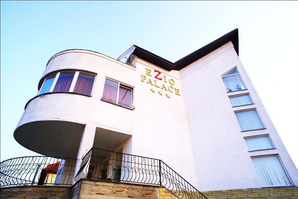 Hotel Ezio Codru エクステリア 写真