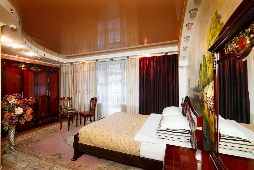 Hotel Ezio キシナウ エクステリア 写真