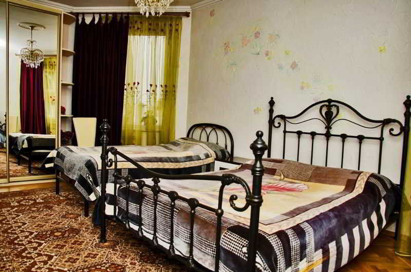 Hotel Ezio キシナウ エクステリア 写真