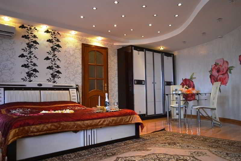 Hotel Ezio キシナウ エクステリア 写真
